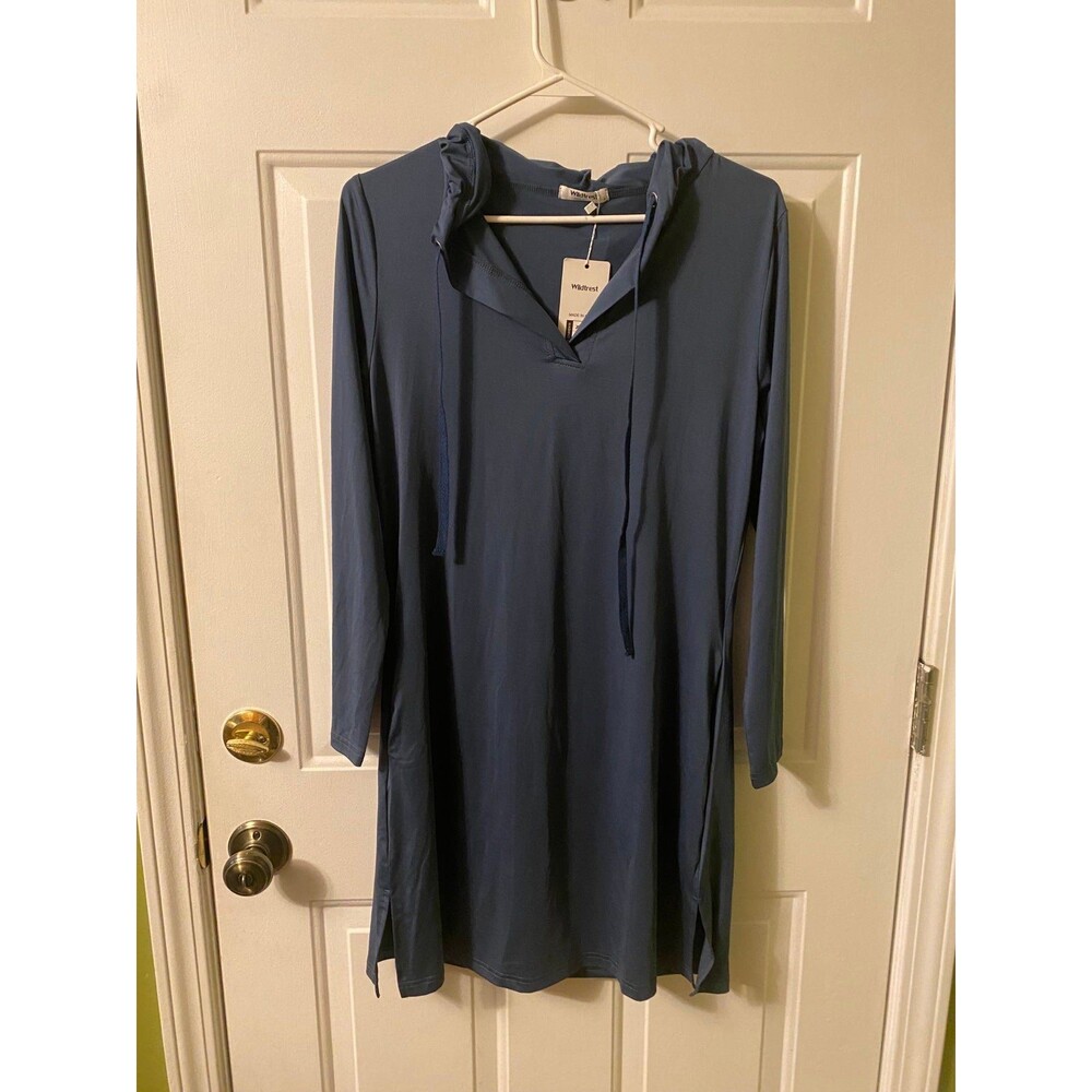 NWT Hooded athletic Dress size small has pockets!